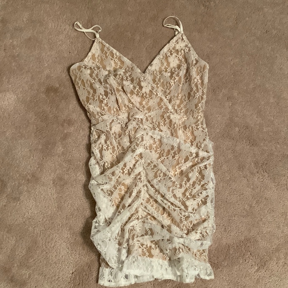 Lulu’s white bridal dress